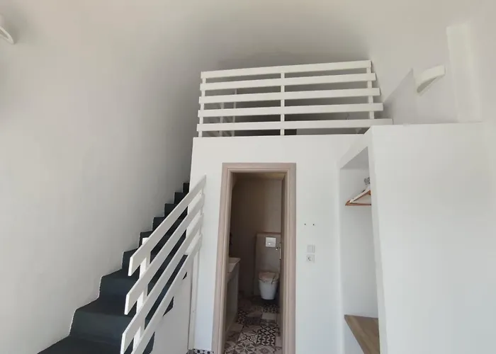 Exo Katikies- Urban * Fira (Santorini)