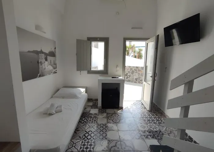 Exo Katikies- Urban Apartment Fira (Santorini)