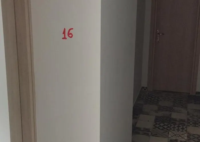 Exo Katikies- Urban Fira (Santorini)