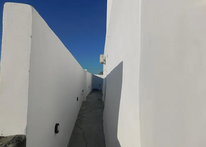 Exo Katikies- Urban * Fira (Santorini)